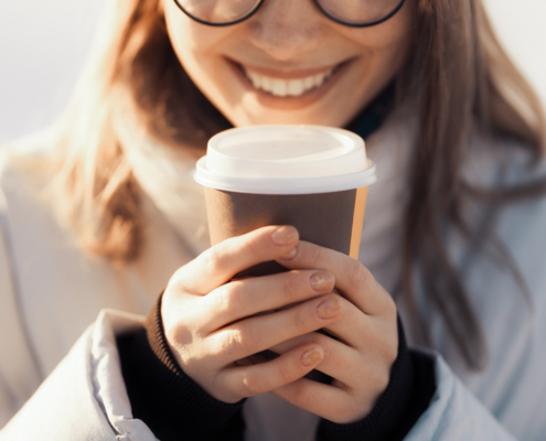 Vormt verstrekking koffiebeker to go belast loon