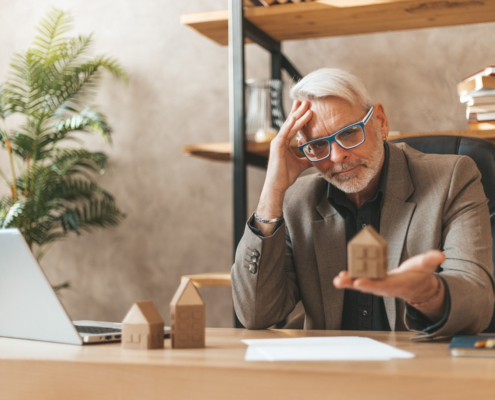 Verlies bij verkoop aan eigen BV aftrekbaar?