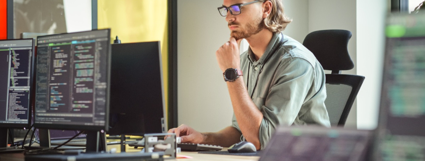 Opdrachtovereenkomst voor 16 uur per week sinds 2009 dienstbetrekking