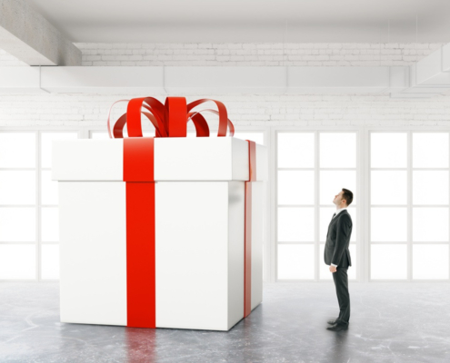 Schenking aandelen bijna vrijgestelde schenking of loon uit dienstbetrekking