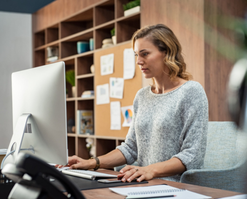 Arbeidsongeschikte office manager vordert ontbinding arbeidscontract